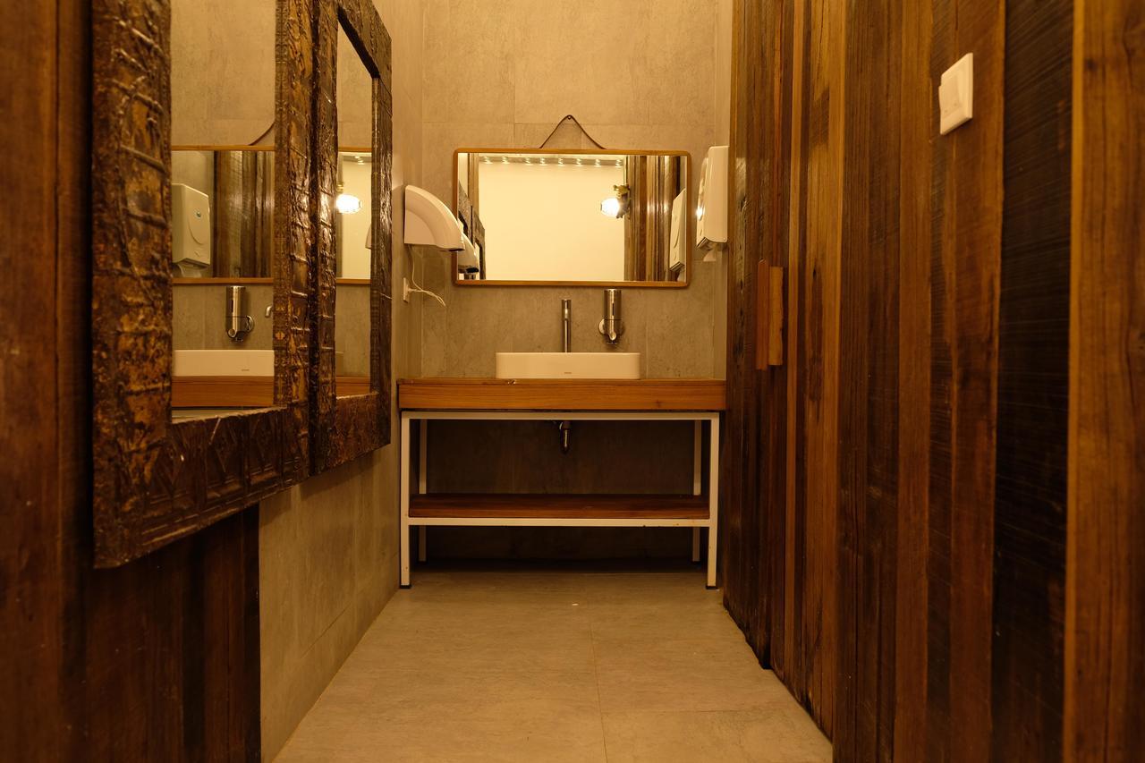 M Boutique Hostel Legian Kuta Lombok Eksteriør bilde